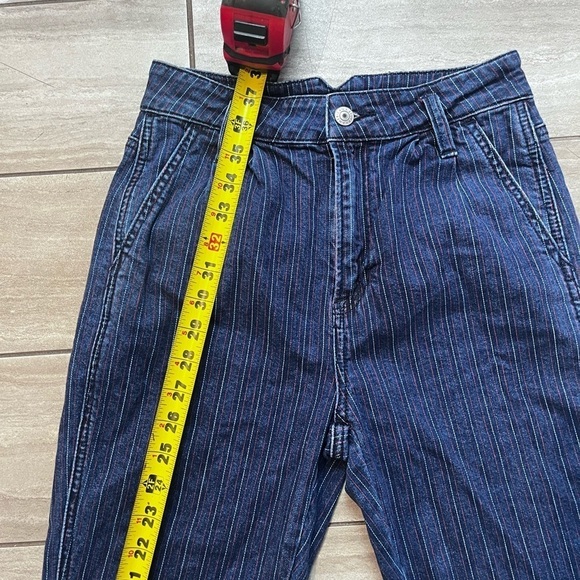 American Eagle Stretch Mom Jean Relaxed Pinstripe Pleated Hi-Rise 00 - Picture 4 of 7